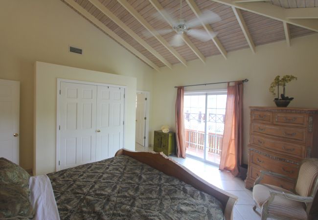 Villa in Jolly Harbour - Tropical Caribbean Oasis Villa in Jolly Harbour - Tropical Caribbean Oasis