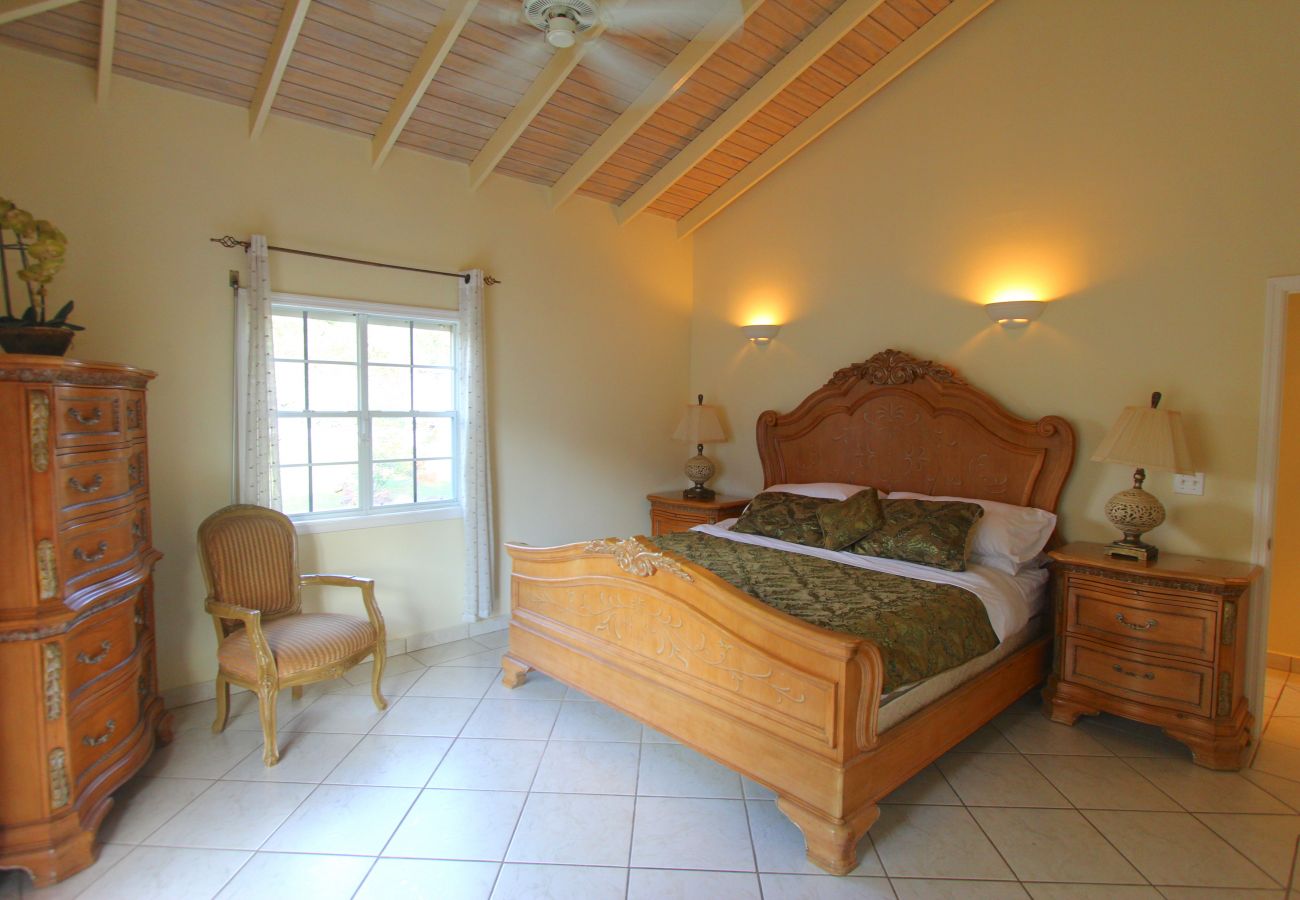 Harbour View villa rentals, Good Sized bedrooms, air conditioning through out, private pool, large sun deck, Antigua