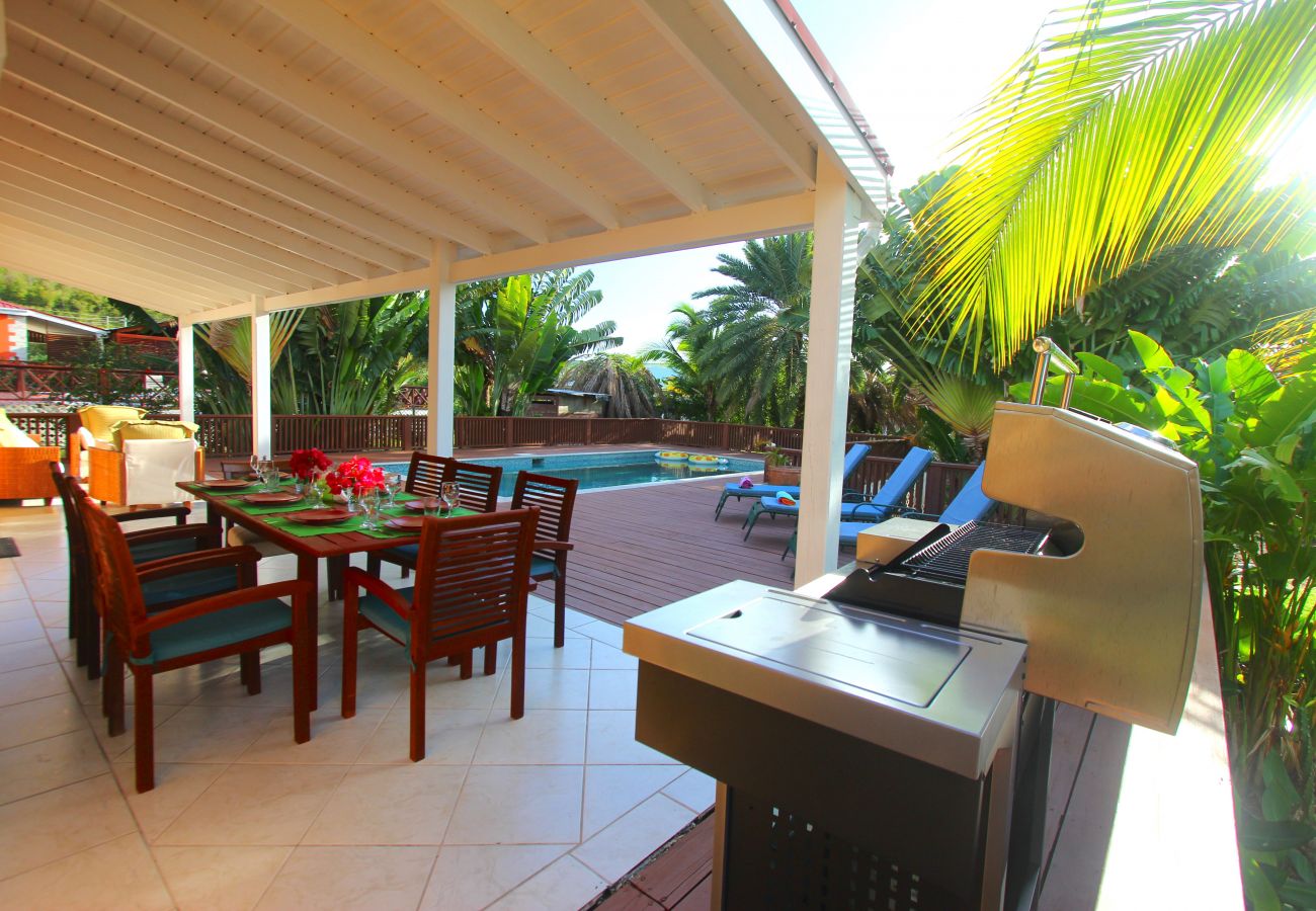 Harbour View villa rentals, Private pool, alfresco dining, sun loungers and Barbeque grill