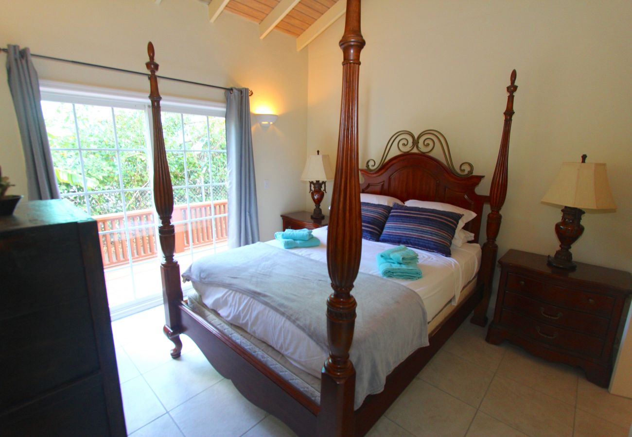 Villa in Jolly Harbour - Private Four Bedroom Tropical Home with Pool 