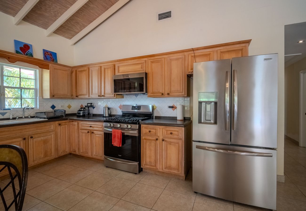 Villa in Jolly Harbour - Tropical Caribbean Oasis