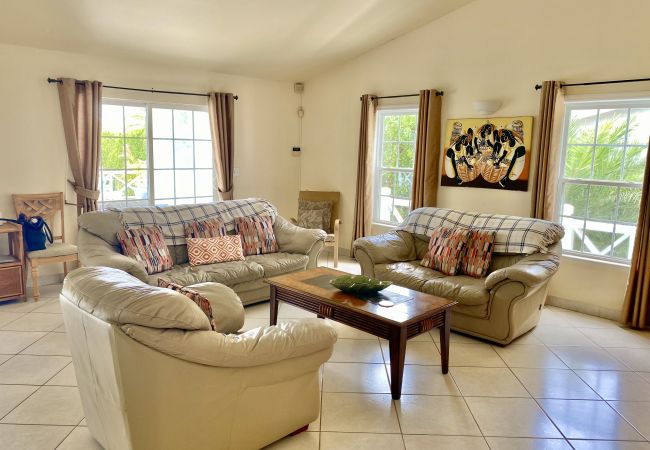 Villa in Jolly Harbour - Four bedrooms with private pool , great for family's 