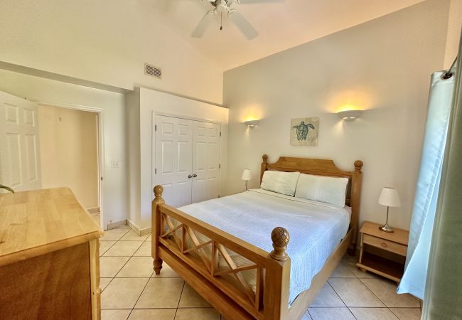 Villa in Jolly Harbour - Serene Poolside Sanctuary Villa in Jolly Harbour - Serene Poolside Sanctuary