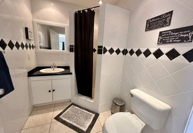 Villa in Jolly Harbour - Serene Poolside Sanctuary Villa in Jolly Harbour - Serene Poolside Sanctuary