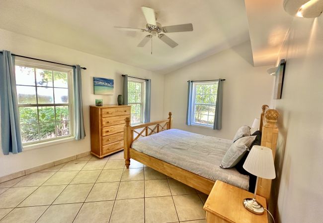 Villa in Jolly Harbour - Serene Poolside Sanctuary Villa in Jolly Harbour - Serene Poolside Sanctuary