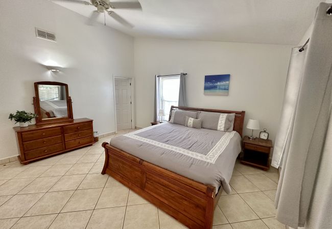 Villa in Jolly Harbour - Serene Poolside Sanctuary Villa in Jolly Harbour - Serene Poolside Sanctuary