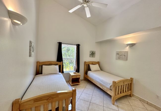 Villa in Jolly Harbour - Serene Poolside Sanctuary Villa in Jolly Harbour - Serene Poolside Sanctuary
