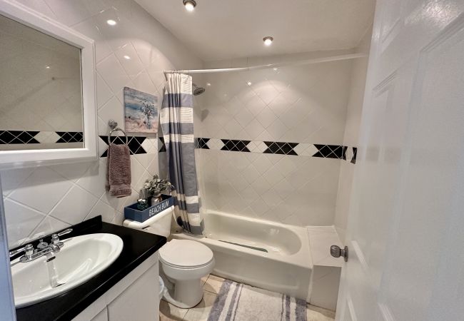 Villa in Jolly Harbour - Serene Poolside Sanctuary Villa in Jolly Harbour - Serene Poolside Sanctuary