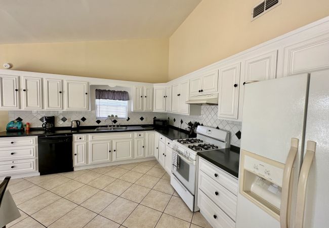 Villa in Jolly Harbour - Serene Poolside Sanctuary Villa in Jolly Harbour - Serene Poolside Sanctuary