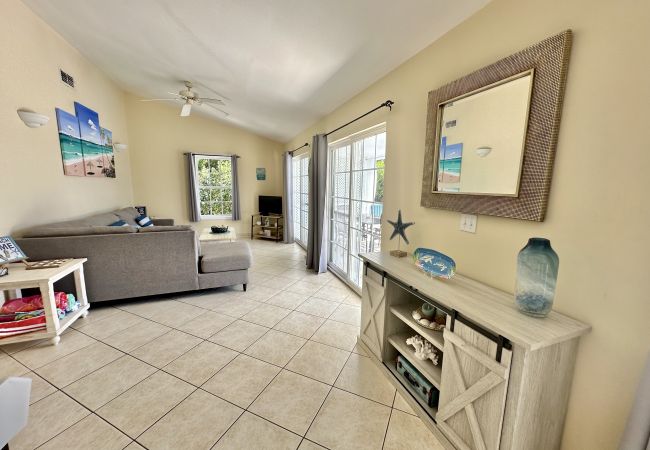 Villa in Jolly Harbour - Serene Poolside Sanctuary Villa in Jolly Harbour - Serene Poolside Sanctuary