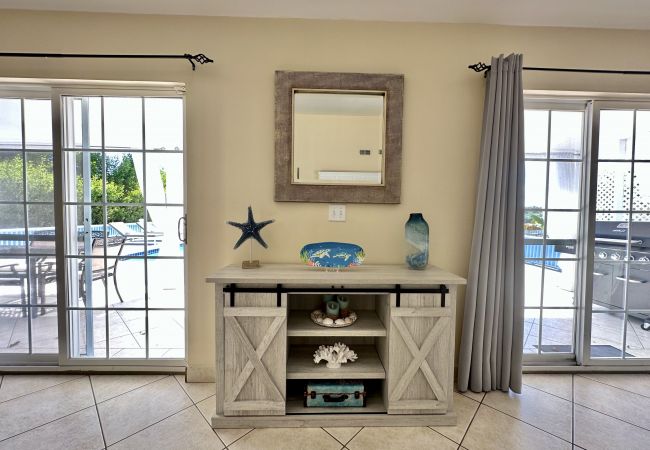 Villa in Jolly Harbour - Serene Poolside Sanctuary Villa in Jolly Harbour - Serene Poolside Sanctuary