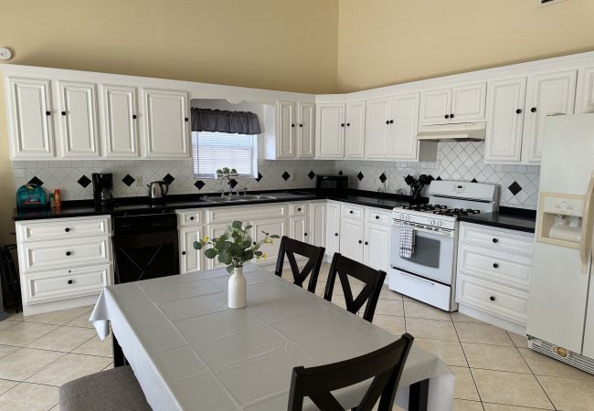 Villa in Jolly Harbour - Serene Poolside Sanctuary Villa in Jolly Harbour - Serene Poolside Sanctuary