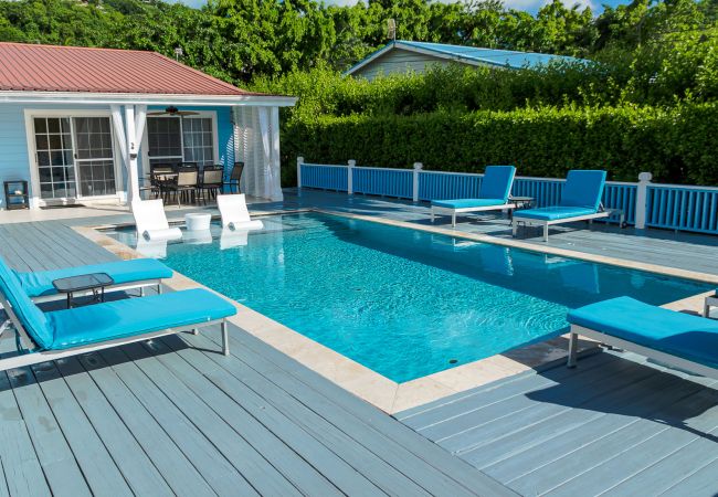 Villa in Jolly Harbour - Serene Poolside Sanctuary Villa in Jolly Harbour - Serene Poolside Sanctuary