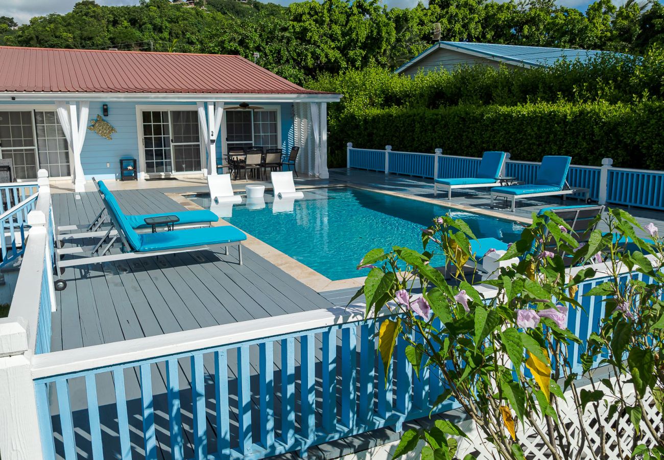 Villa in Jolly Harbour - Serene Poolside Sanctuary Villa in Jolly Harbour - Serene Poolside Sanctuary