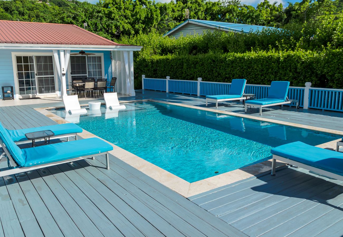 Villa in Jolly Harbour - Serene Poolside Sanctuary Villa in Jolly Harbour - Serene Poolside Sanctuary