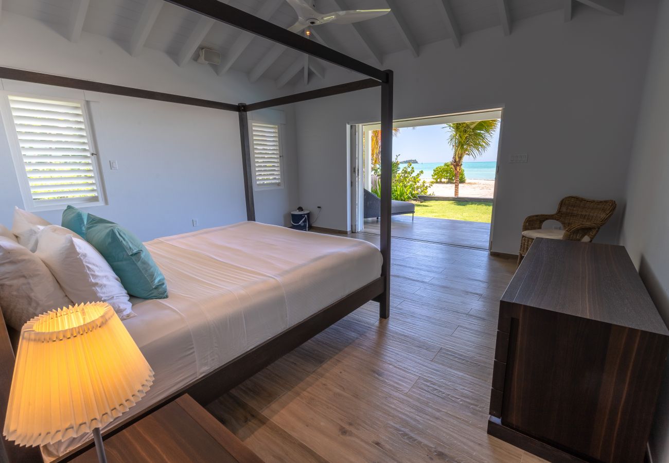 Villa in Jolly Harbour - Beach Front Paradise 