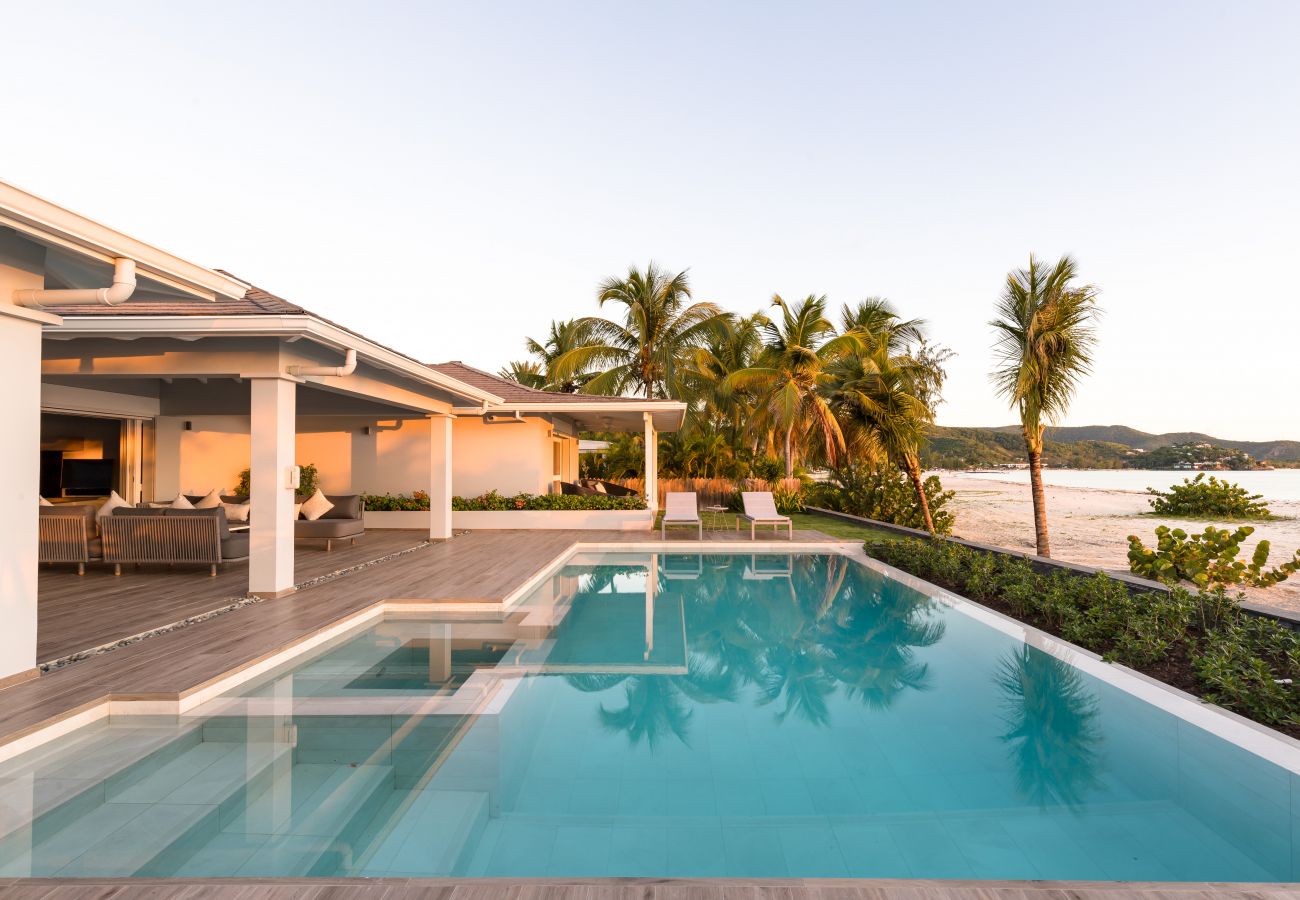 Villa in Jolly Harbour - Beach Front Paradise 