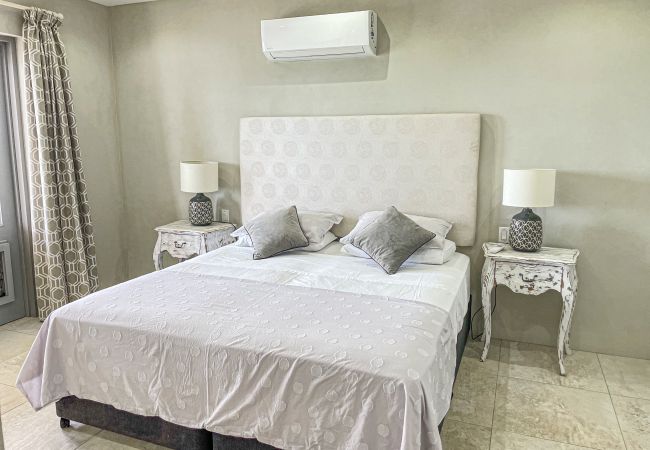 Villa in English Harbour - Beautiful HillTop Retreat Villa in English Harbour - Beautiful HillTop Retreat