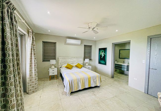 Villa in English Harbour - Beautiful HillTop Retreat Villa in English Harbour - Beautiful HillTop Retreat