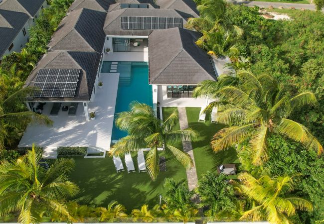 Villa in Jolly Harbour - VIP Breathtaking Beach House  Villa in Jolly Harbour - VIP Breathtaking Beach House