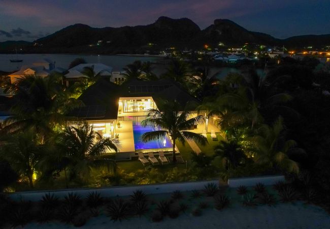 Villa in Jolly Harbour - VIP Breathtaking Beach House  Villa in Jolly Harbour - VIP Breathtaking Beach House