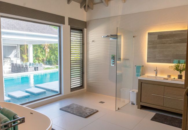 Villa in Jolly Harbour - VIP Breathtaking Beach House  Villa in Jolly Harbour - VIP Breathtaking Beach House