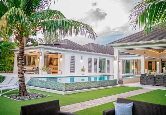 Villa in Jolly Harbour - VIP Breathtaking Beach House  Villa in Jolly Harbour - VIP Breathtaking Beach House