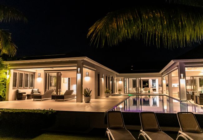 Villa in Jolly Harbour - VIP Breathtaking Beach House  Villa in Jolly Harbour - VIP Breathtaking Beach House