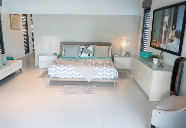 Villa in Jolly Harbour - VIP Breathtaking Beach House  Villa in Jolly Harbour - VIP Breathtaking Beach House