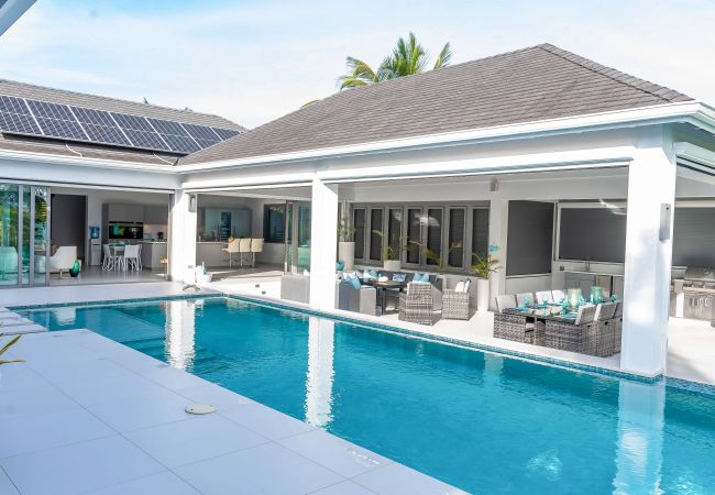 Villa in Jolly Harbour - VIP Breathtaking Beach House  Villa in Jolly Harbour - VIP Breathtaking Beach House