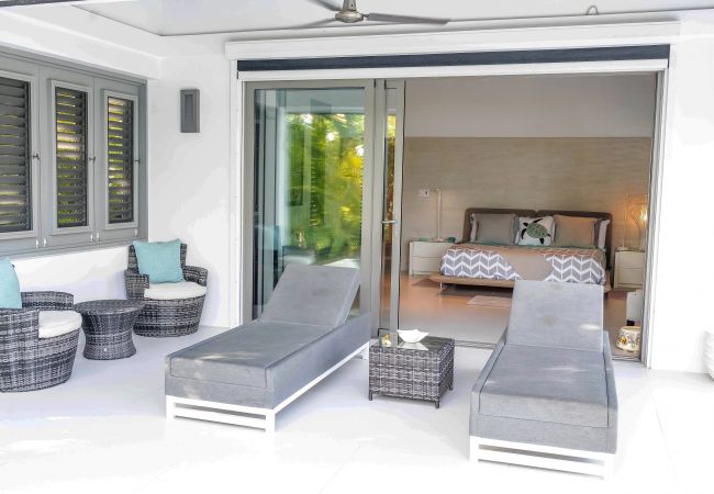 Villa in Jolly Harbour - VIP Breathtaking Beach House  Villa in Jolly Harbour - VIP Breathtaking Beach House