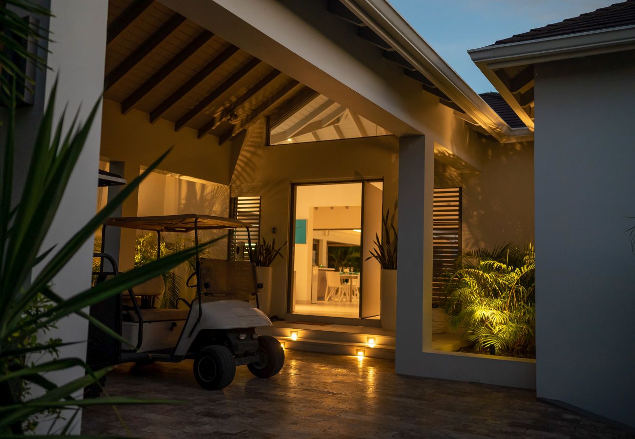 Villa in Jolly Harbour - VIP The Beach House In Jolly Harbour 