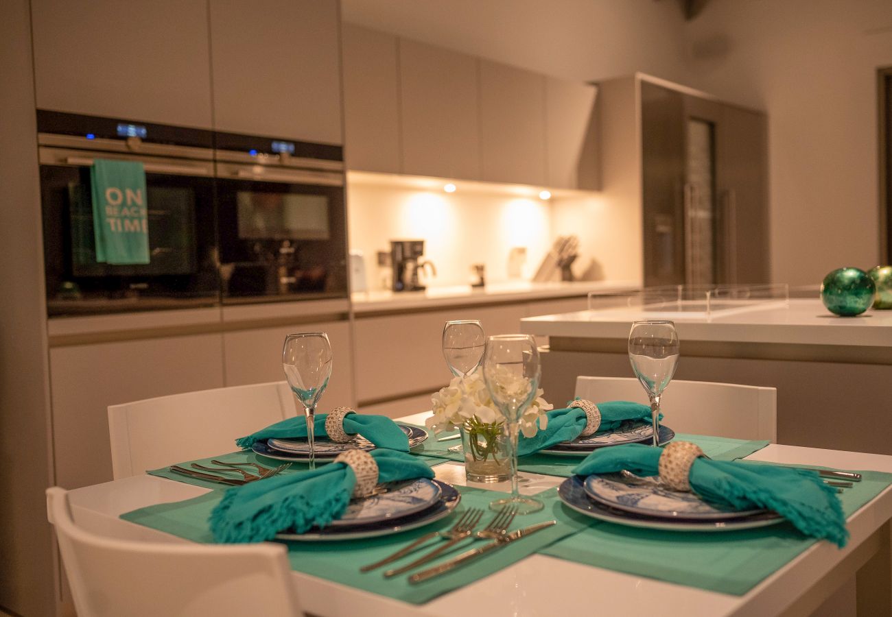 Villa in Jolly Harbour - VIP The Beach House In Jolly Harbour 