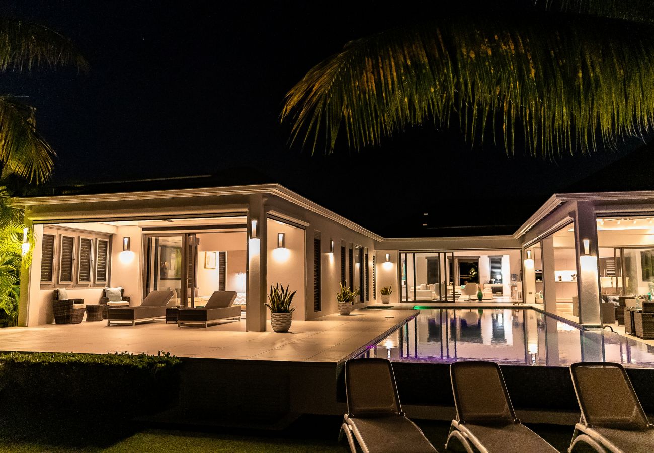 Villa in Jolly Harbour - VIP The Beach House In Jolly Harbour 