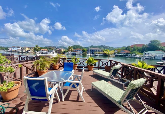 Villa/Dettached house in Jolly Harbour - Beautiful two bedroom waterfront villa