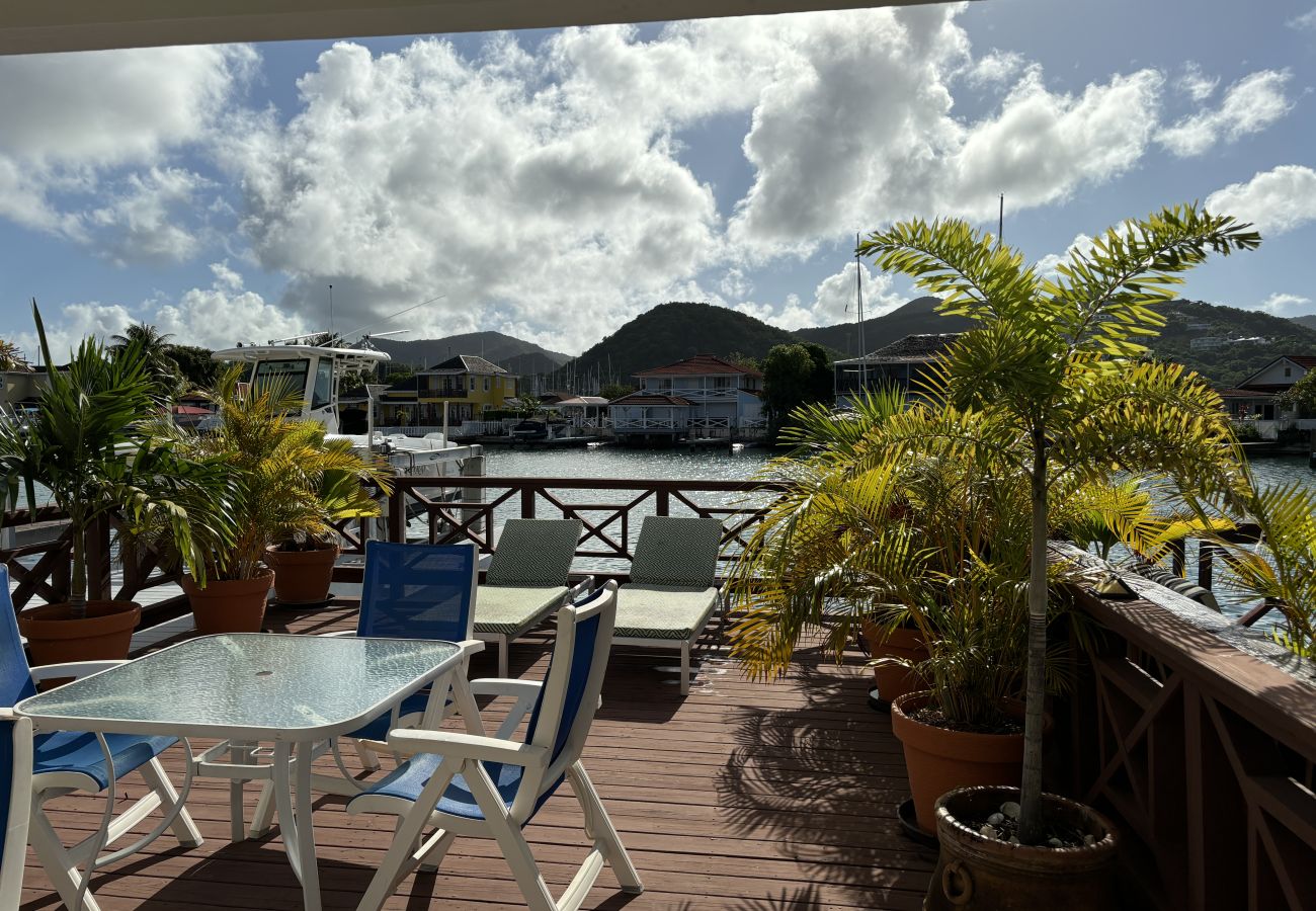 Villa in Jolly Harbour - Delightful Waterfront Villa