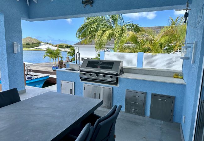 Villa in Jolly Harbour - Spacious Waterfront Sanctuary Villa in Jolly Harbour - Spacious Waterfront Sanctuary