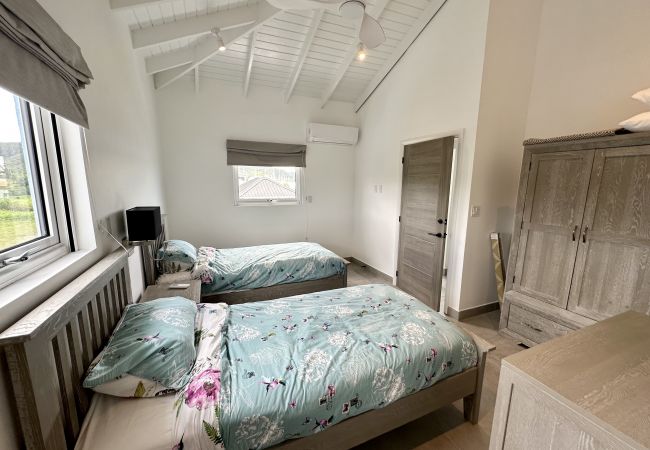 Villa in Jolly Harbour - Spacious Waterfront Sanctuary Villa in Jolly Harbour - Spacious Waterfront Sanctuary