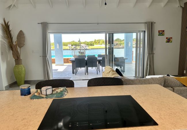 Villa in Jolly Harbour - Spacious Waterfront Sanctuary Villa in Jolly Harbour - Spacious Waterfront Sanctuary