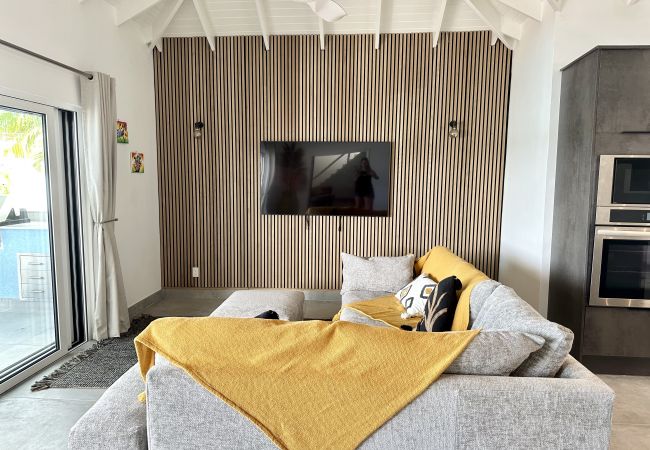 Villa in Jolly Harbour - Spacious Waterfront Sanctuary Villa in Jolly Harbour - Spacious Waterfront Sanctuary