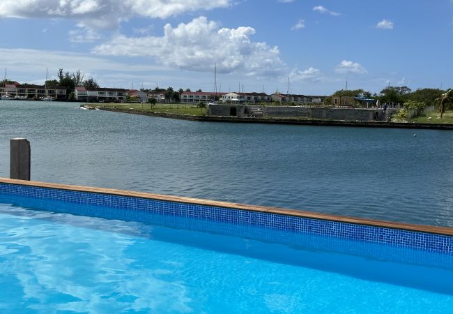 Villa in Jolly Harbour - Spacious Waterfront Sanctuary Villa in Jolly Harbour - Spacious Waterfront Sanctuary