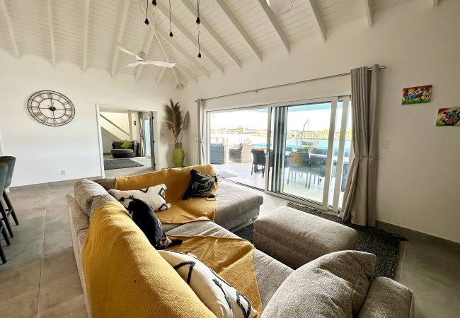 Villa in Jolly Harbour - Spacious Waterfront Sanctuary Villa in Jolly Harbour - Spacious Waterfront Sanctuary