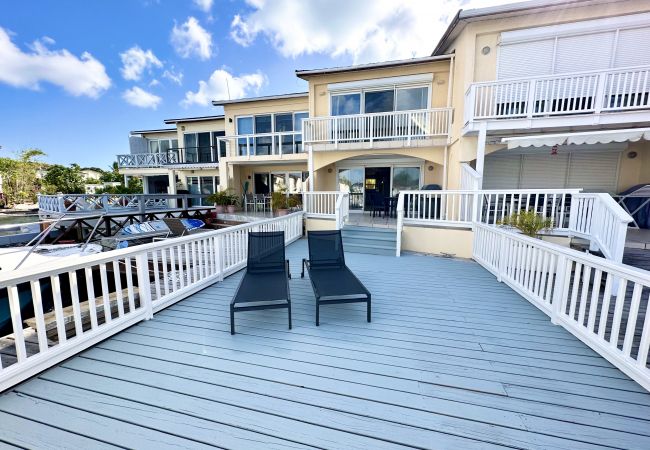 Villa in Jolly Harbour - Enchanting Waterfront Villa Villa in Jolly Harbour - Enchanting Waterfront Villa