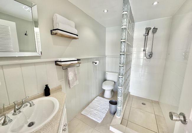 Villa in Jolly Harbour - Enchanting Waterfront Villa Villa in Jolly Harbour - Enchanting Waterfront Villa