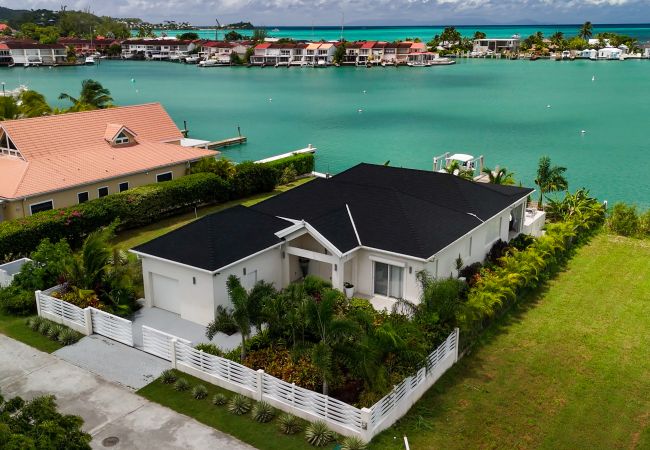 Villa in Jolly Harbour - Glorious Waterfront Villa Villa in Jolly Harbour - Glorious Waterfront Villa