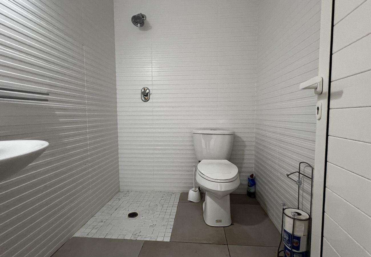 Villa in Jolly Harbour - Glorious Waterfront Villa
