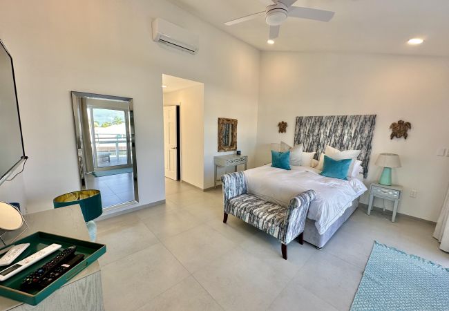 Villa in Jolly Harbour - Luxury Waterfront Villa 