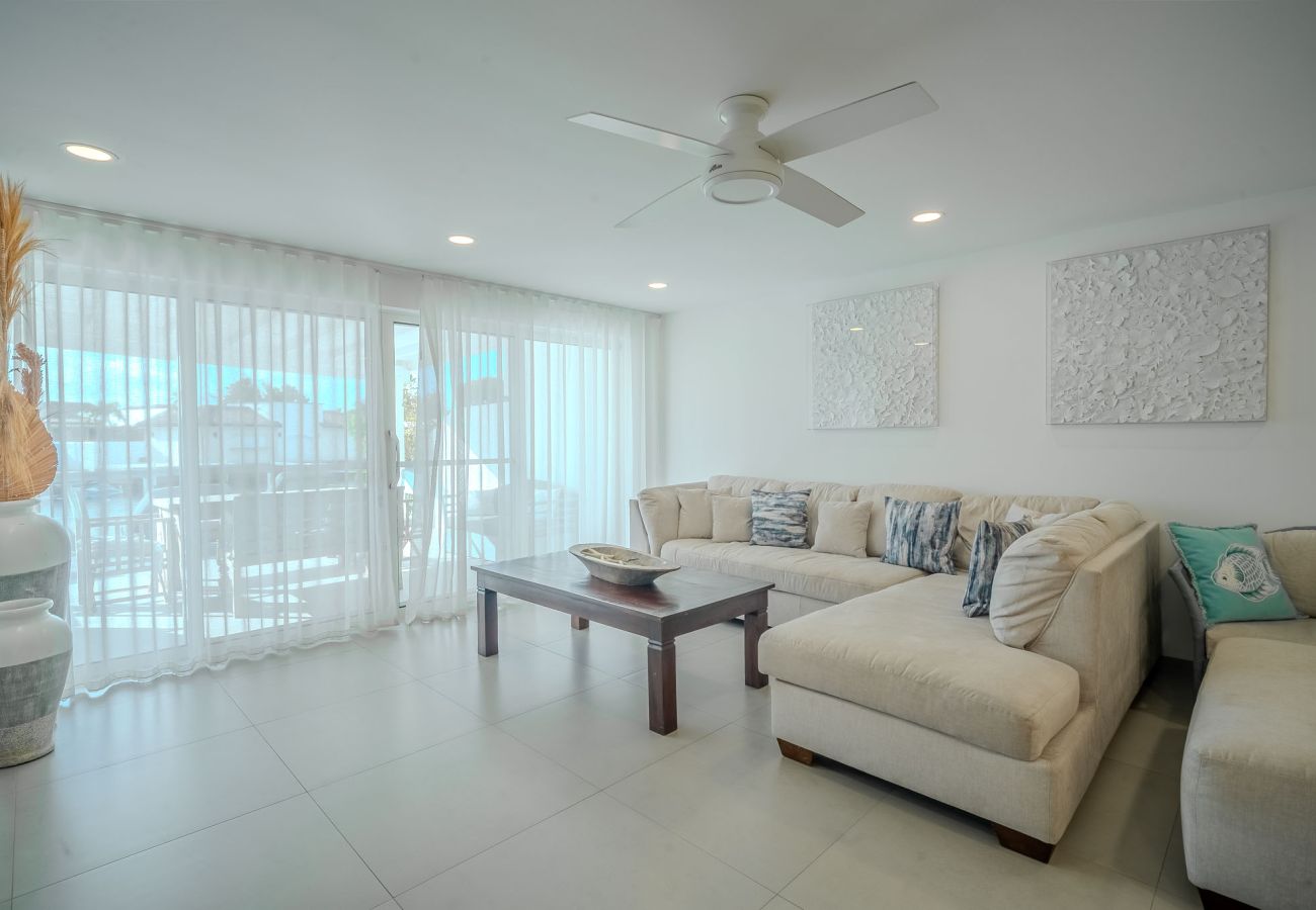 Villa in Jolly Harbour - Luxury Waterfront Villa Jolly Harbour
