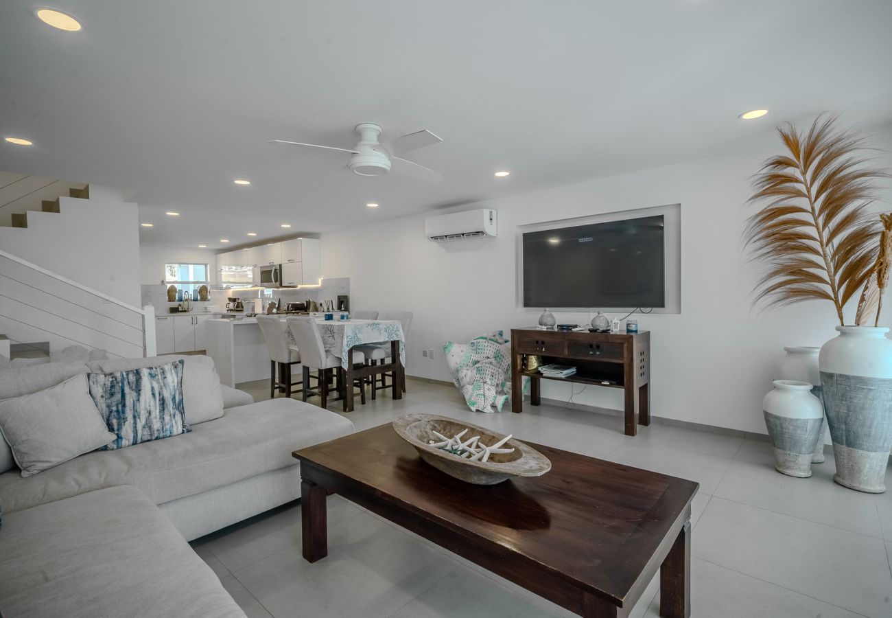 Villa in Jolly Harbour - Luxury Waterfront Villa Jolly Harbour