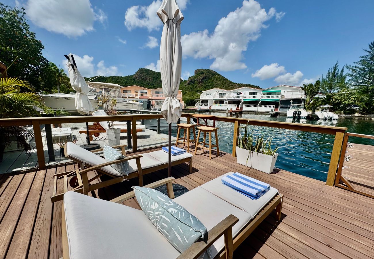 Villa in Jolly Harbour - Exquisite Waterfront Villa